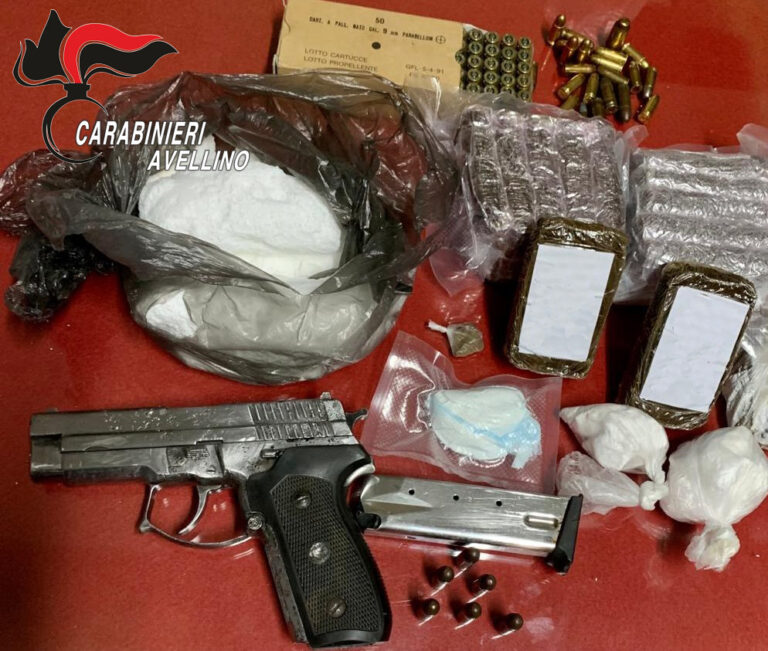 Il fiuto di Olli non sbaglia: 40enne beccato con droga e armi
