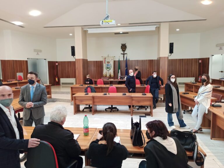“Pizzuti e Morgante si sottraggono al confronto democratico”. Moscati e Asl assenti in aula, la rabbia dei consiglieri