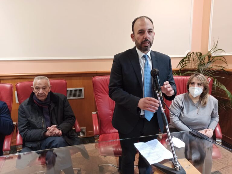 FOTO E VIDEO / Pd, De Caro e Petitto non rompono ma fissano i paletti. E su Avellino: “Non ci sentiamo rappresentati da un capogruppo di destra”