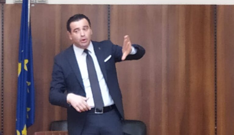 VIDEO / Pasqua, il sindaco dispensa “dolci” notizie: “In due anni completeremo le incompiute”