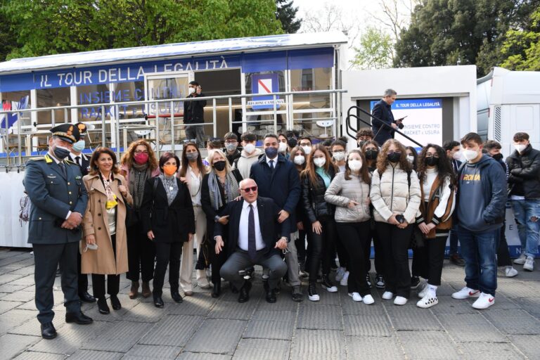 VIDEO/ “Noi contro usura e racket, denunciare conviene”: la sensibilizzazione parte dalle scuole irpine