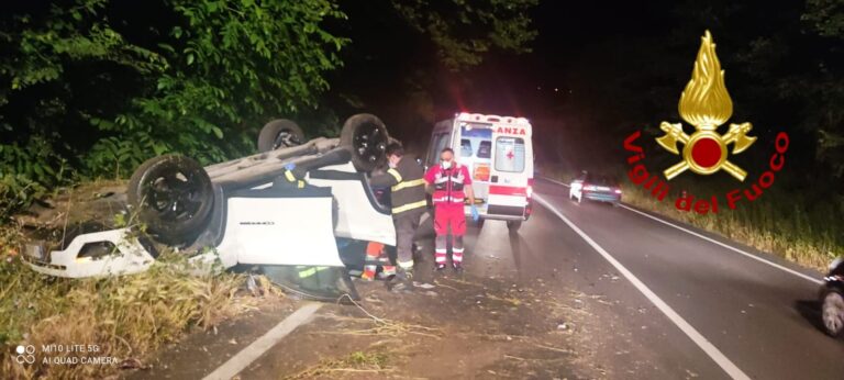 Scontro tra tre auto sulla Variante: ferita una donna