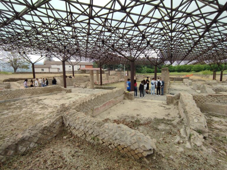 FOTO / Antica Abellinum, pulizia del parco e nuovi incontri formativi con gli studenti e l’università