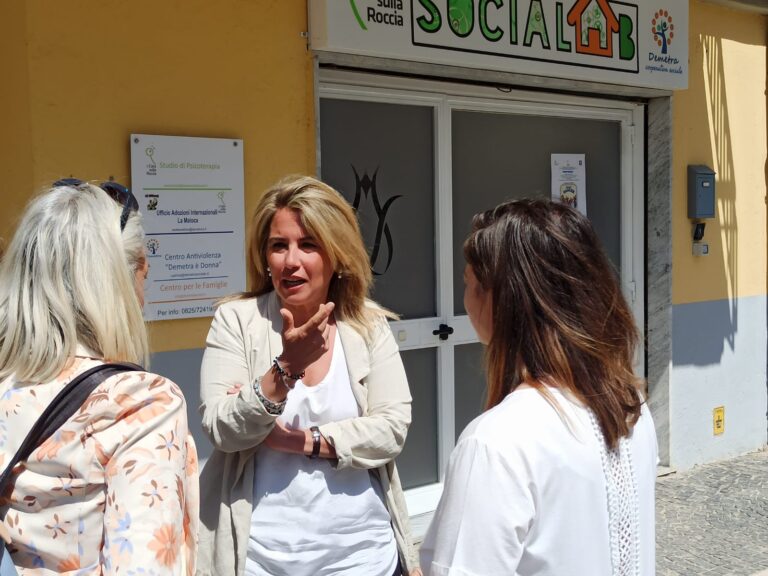 “Pronti ad accogliere i tanti invisibili della città ma la burocrazia ci frena”. L’appello di Casa sulla Roccia