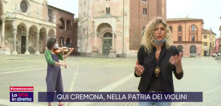 Aiello, le rubano il portafoglio mentre è in diretta: disavventura per giornalista Rai