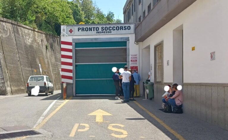 Ariano, anziana investita da 5 giorni al Pronto Soccorso: non viene operata perchè ha il Covid. Il nipote: “Trasferitela subito o rimarrà paralizzata”