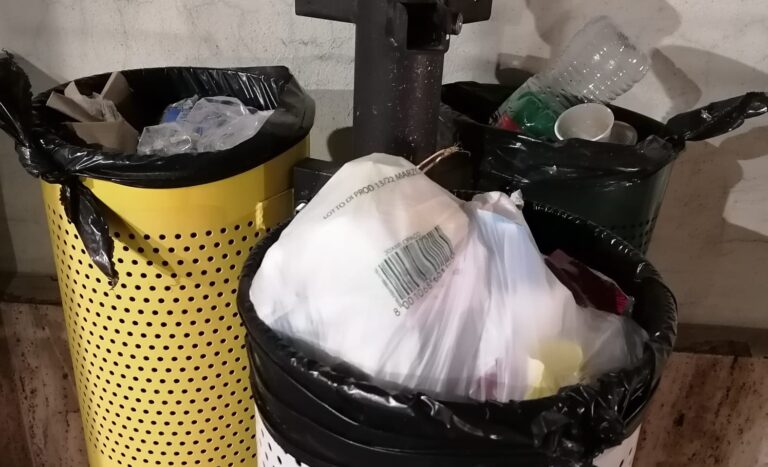 Cestini stradali utilizzati per depositare rifiuti domestici, pugno duro a Grottaminarda