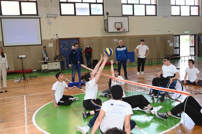 FOTO / Pallavolo e sitting volley a scuola, è la volta del liceo “Colletta” di Avellino