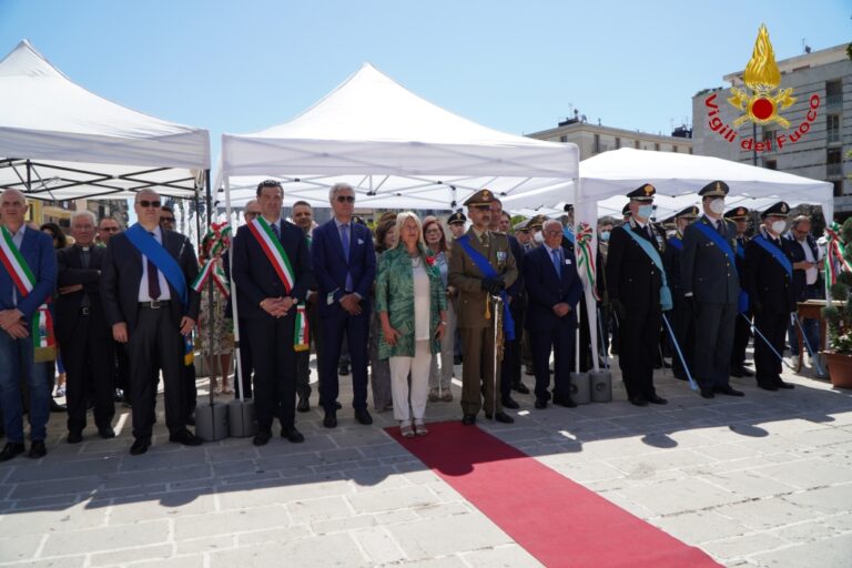 VIDEO/ Festa della Repubblica e consegna onorificenze: il 2 giugno di Avellino a Piazza Libertà