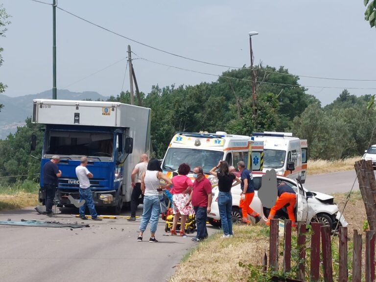 IN AGGIORNAMENTO / Brutto incidente tra Chiusano e Montefalcione, strada chiusa: prestare attenzione