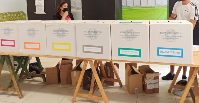 Elezioni in Irpinia: affluenza bassa per referendum, meglio per amministrative. A Capriglia e Flumeri si festeggiano i nuovi sindaci