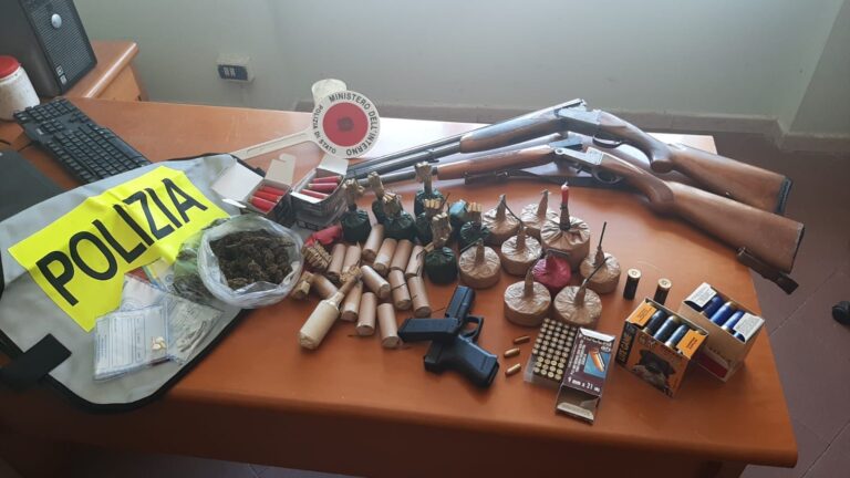 Droga e manufatti pirotecnici: arrestato 41enne di Quindici