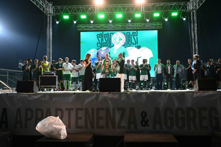 Foto/Festa del Lupo, l’Avellino si presenta sotto l’entusiasmo della curva sud