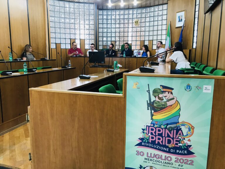 VIDEO E FOTO/Presentazione Pride Mercogliano, De Padova: “Il 30 luglio sia giorno di festa per chi ancora non riesce a raccontarsi”