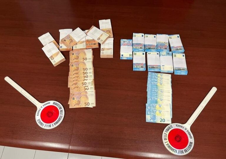 In auto con banconote false per 70.000 euro: beccato dalle Fiamme Gialle di Avellino