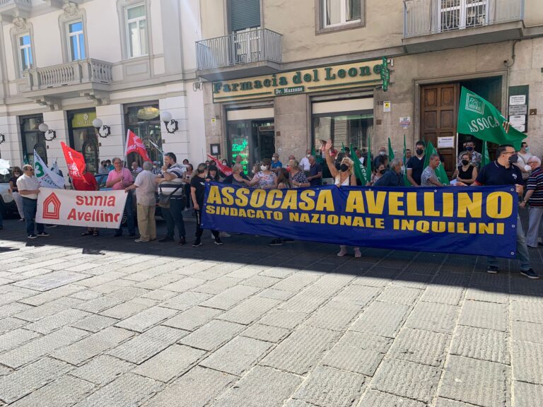 Graduatorie e manutenzione, inquilini degli alloggi popolari in protesta