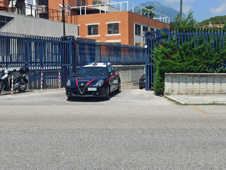 Atti sessuali con una ragazzina di neanche 14 anni: arrestato amico di famiglia