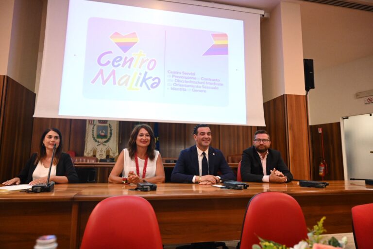 FOTO E VIDEO  / Avellino con Luxuria dice no alla violenza di genere: “Nessuno si deve sentire discriminato per nessun motivo”