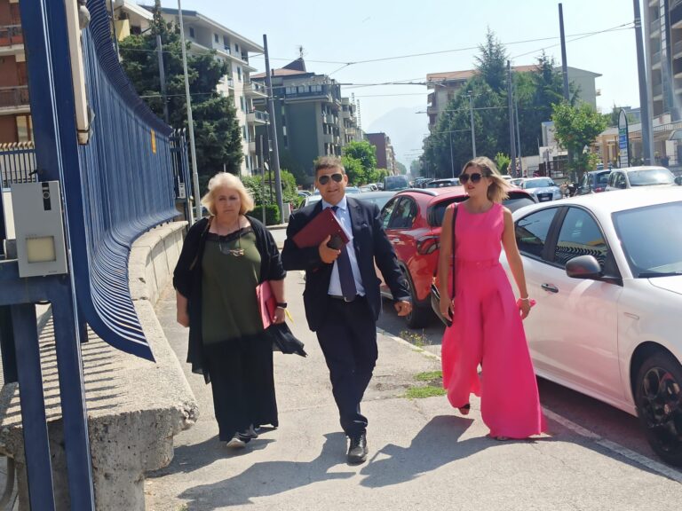 “Non c’entro nulla con la scomparsa di Mimì”. Parla Loredana. E l’avvocato: “Quella sera ha investito un cane”