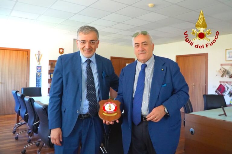 VIDEO/Vigili del Fuoco, la visita di Ferrante al comando di via Zigarelli
