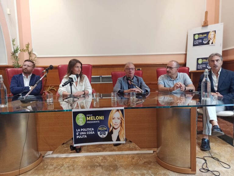 FOTO E VIDEO / Politiche, Rotondi: “Torno per restare in Irpinia e per scippare il collegio alla sinistra”