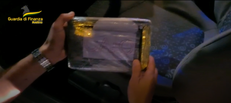 VIDEO/Trasportava oltre 2 kg di cocaina. Arrestato pregiudicato 31enne di Foggia