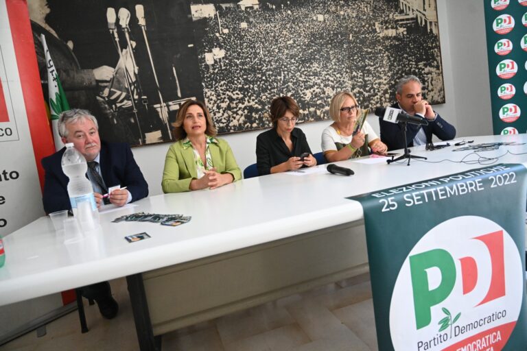 FOTO E VIDEO / “Il Pd sarà primo partito in Italia e in Irpinia, tra poco Rotondi in giro con una parrucca bionda”: la carica dei Dem