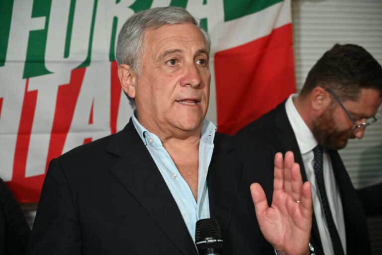 VIDEO/Tajani ad Avellino alla nuova sede di Forza Italia: “Candidati irpini espressione del territorio. Noi unica vera forza di centro”