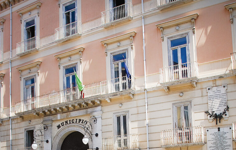Uffici comunali, via al valzer dei trasferimenti. Vicini i lavori a Palazzo De Peruta