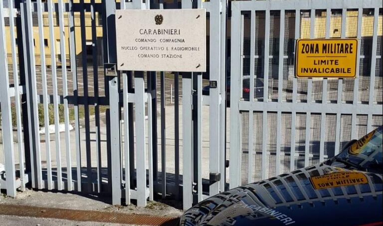 Montella, lattante intrappolato in auto: lo salvano i carabinieri