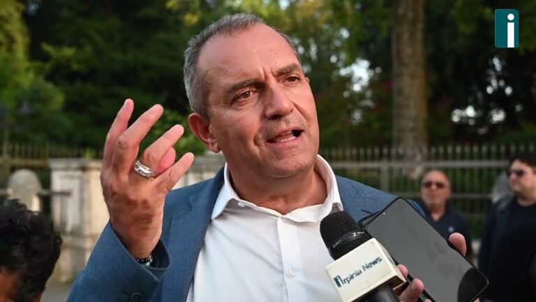 VIDEO/ Ex Isochimica e Villa Comunale: doppia tappa ad Avellino per De Magistris