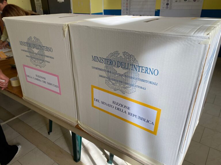 Seggi chiusi, affluenza in calo: in Irpinia ha votato il 58% degli elettori. A breve le operazioni di scrutinio