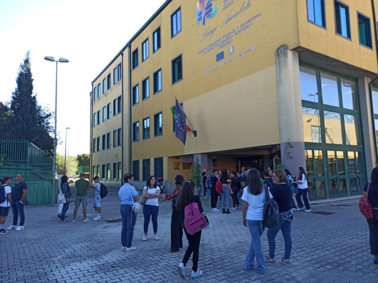 All’Ite Amabile in classe già l’8 settembre. La novità è lo stop ai cellulari