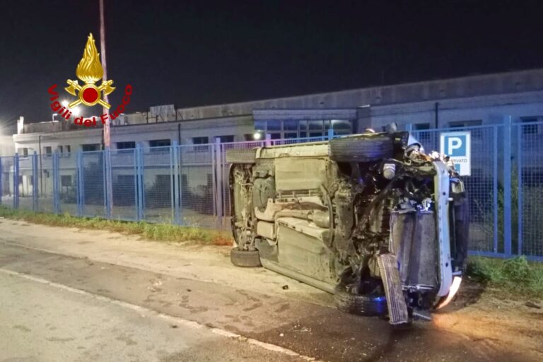 Incendio e incidente: notte di lavoro per i Vigili del Fuoco di Avellino