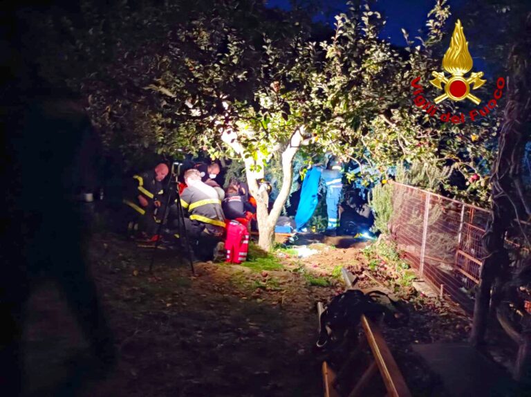 Cade in una cisterna profonda tre metri: salva anziana di 89 anni