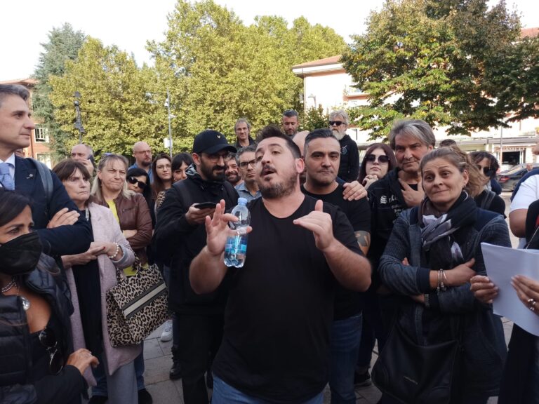 FOTO / Caro-bollette, i commercianti si ricompattano: “Marceremo su Roma”. Con loro anche le istituzioni
