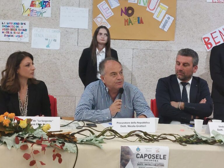 FOTO E VIDEO / Legalità, Gratteri a confronto con gli studenti di Caposele per oltre due ore