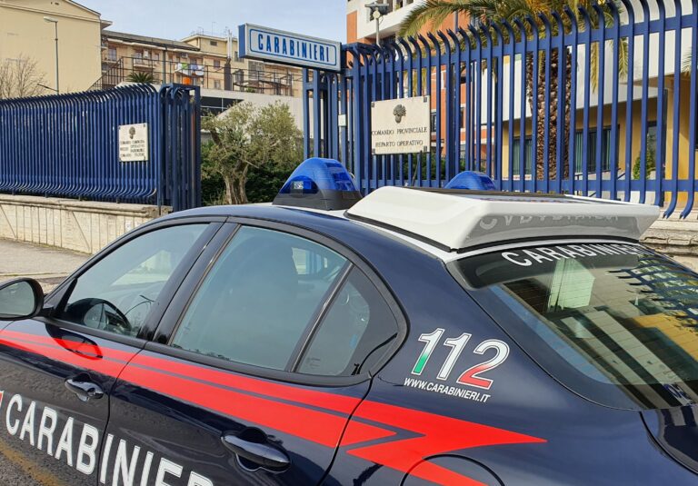 Rubano in un centro commerciale di Atripalda, due ventenni nei guai
