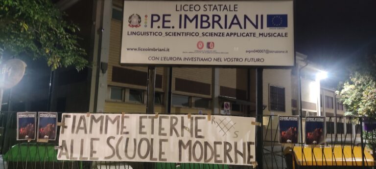 “Vogliamo la scuola tradizionale”, il blitz di Rete studentesca