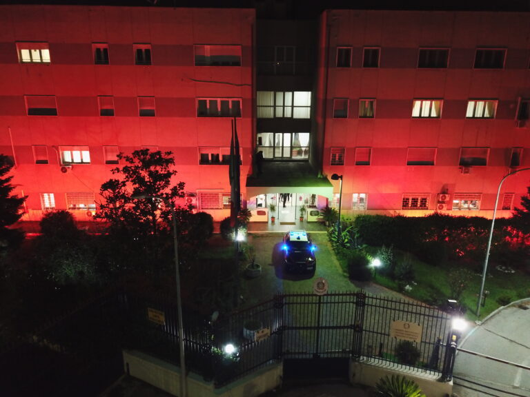 A Benevento il comando del Carabinieri si è illuminato di arancione contro la violenza di genere