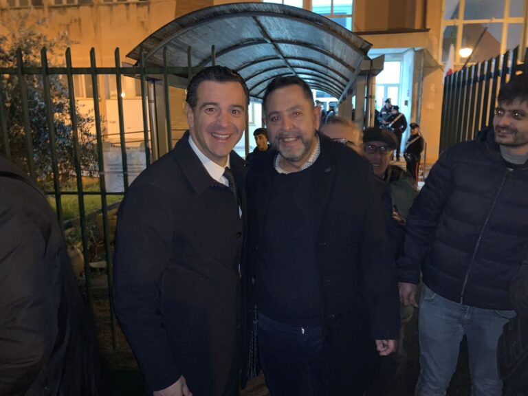 VIDEO/ Pratola Serra, Gerardo Galdo nuovo sindaco al grido di “liberi”