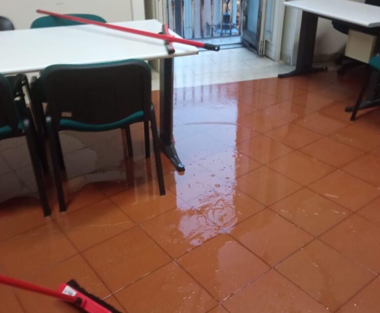 “Piove” a palazzo De Peruta. Caserma Litto, la Provincia non risponde agli avvocati