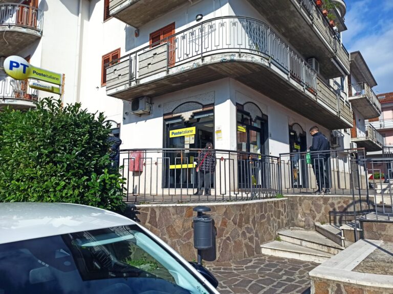 FOTO / Terrore a Montoro, tentata rapina finisce nel sangue