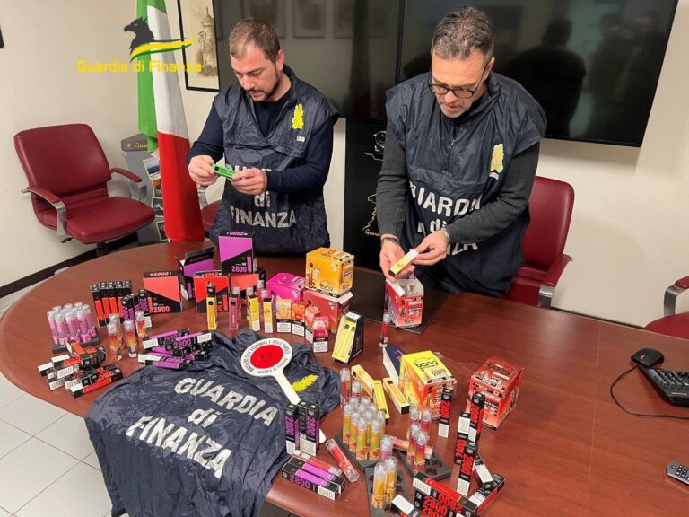 Guardia di Finanza Avellino, sequestrate 112 sigarette elettroniche “usa e getta”