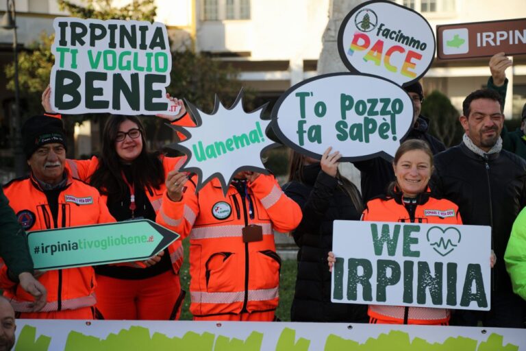 Il Pino Irpino accolto con entusiasmo nelle piazze irpine
