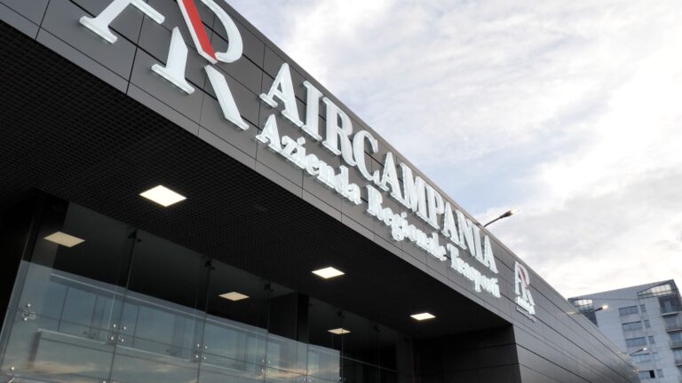 AIR Campania, dal 23 dicembre l’Autostazione sarà terminal unico. De Luca il 28 ad Avellino per accogliere 100 nuovi assunti