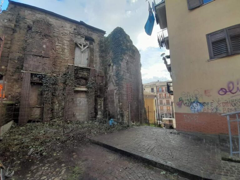 Avellino, ripulita dalle erbacce la chiesa di San Nicola dei Greci. Dello Iaco (Legambiente): “Non basta”