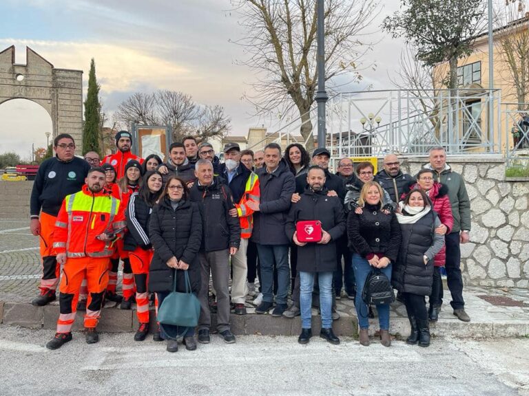 A Montaperto un nuovo defibrillatore consegnato dall’amministrazione comunale per la comunità