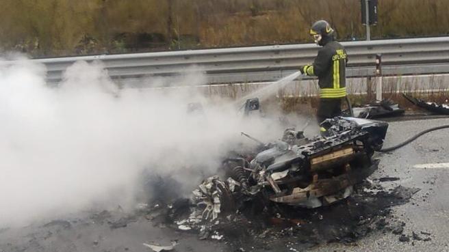 Con la Lamborghini a 300 all’ora sull’A16, patente sospesa e altre sanzioni