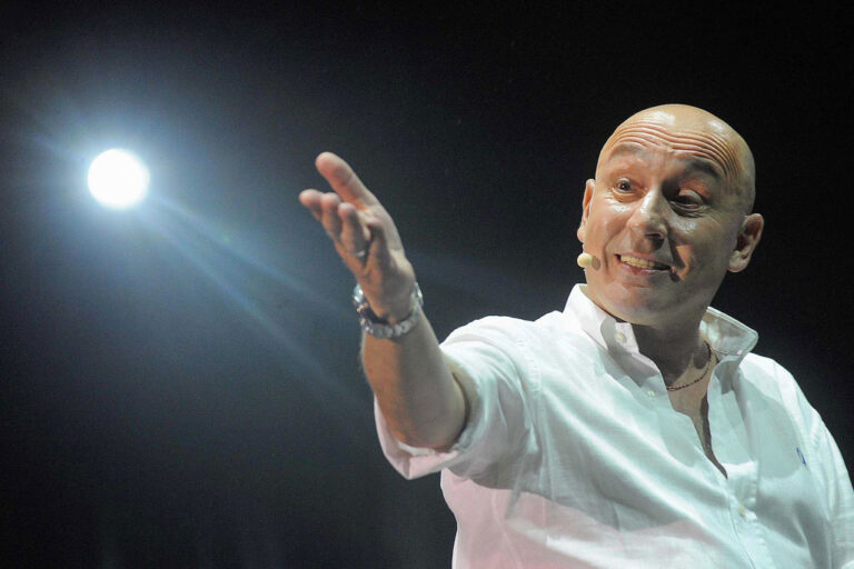 Teatro Gesualdo, arriva Maurizio Battista: una serata tutta da ridere